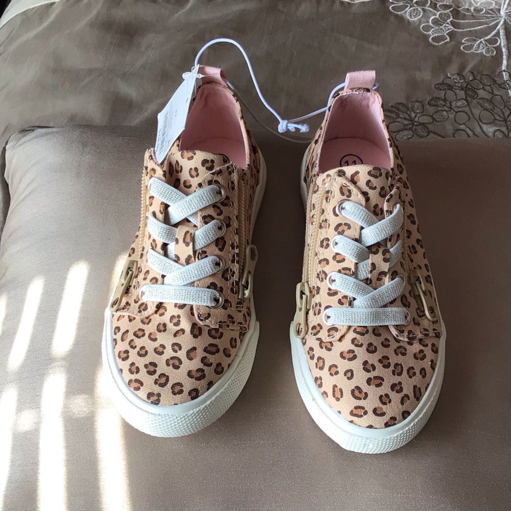 NEW !Cat and Jack girls size 11 tennis shoes